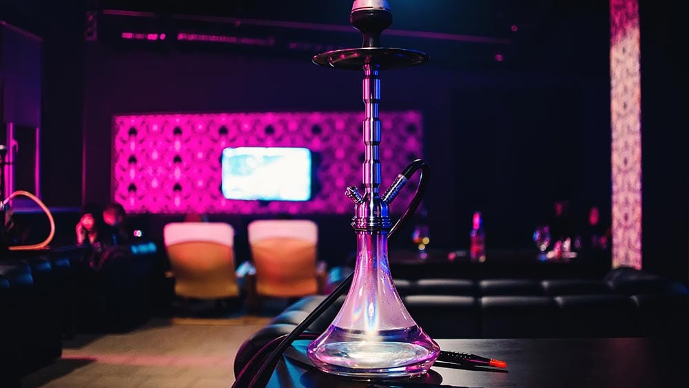 O narghilea cu vas de baza inedit intr-un local
